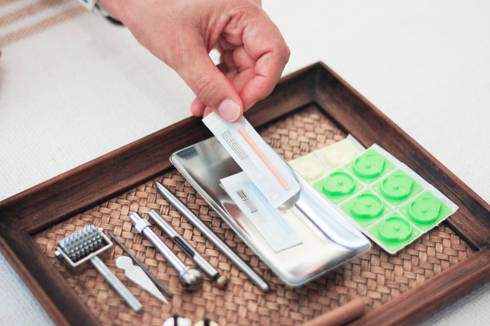 施術で使用される専門的な道具