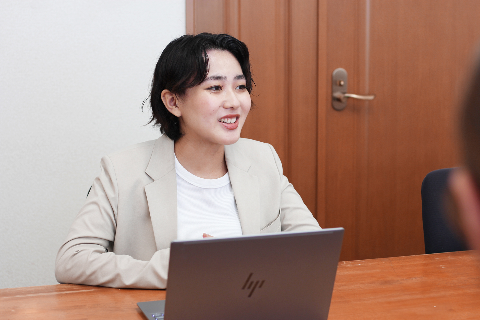 サポート体制について説明する様子