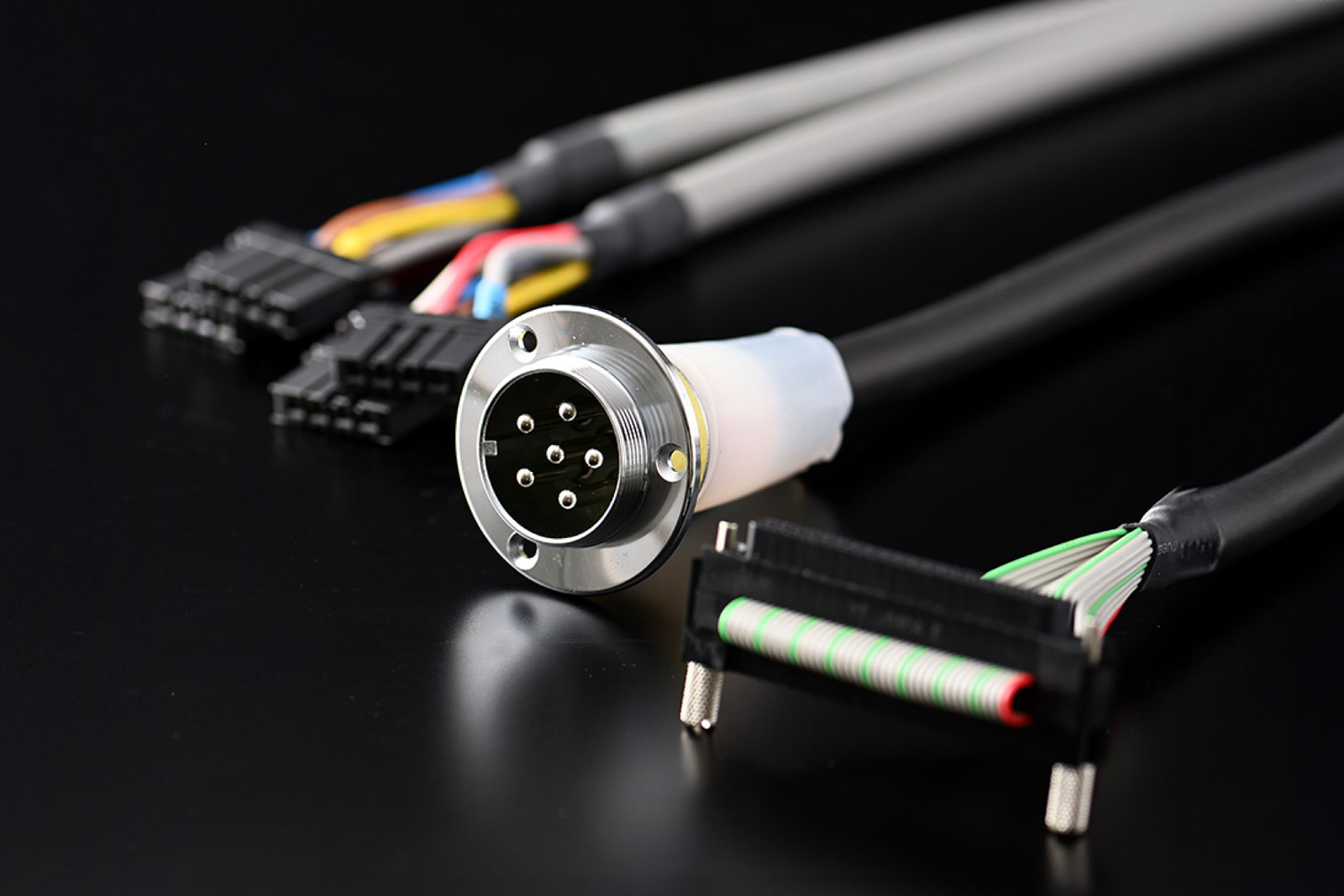 オカベのコア技術が詰まった接続ケーブル