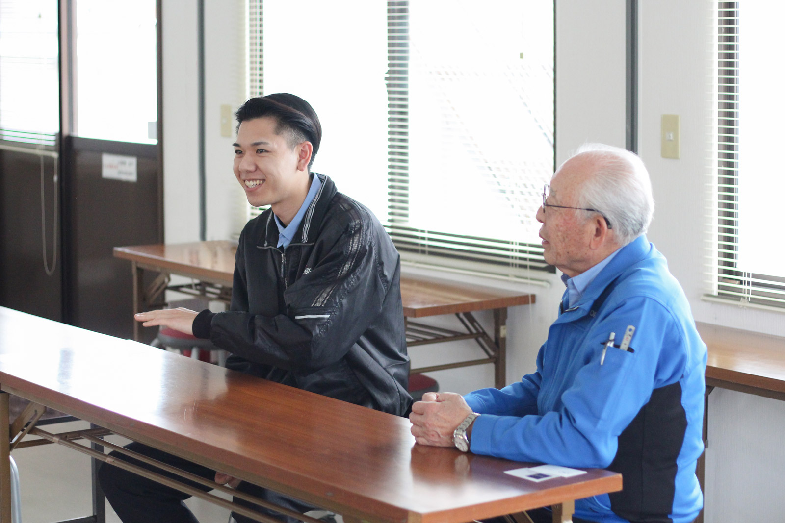 今後の展望を語る様子