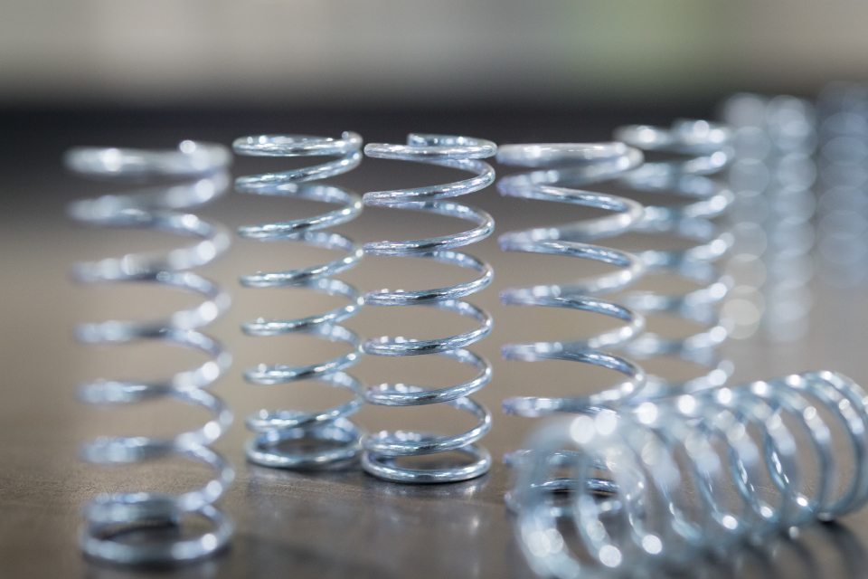 多様なばね製品