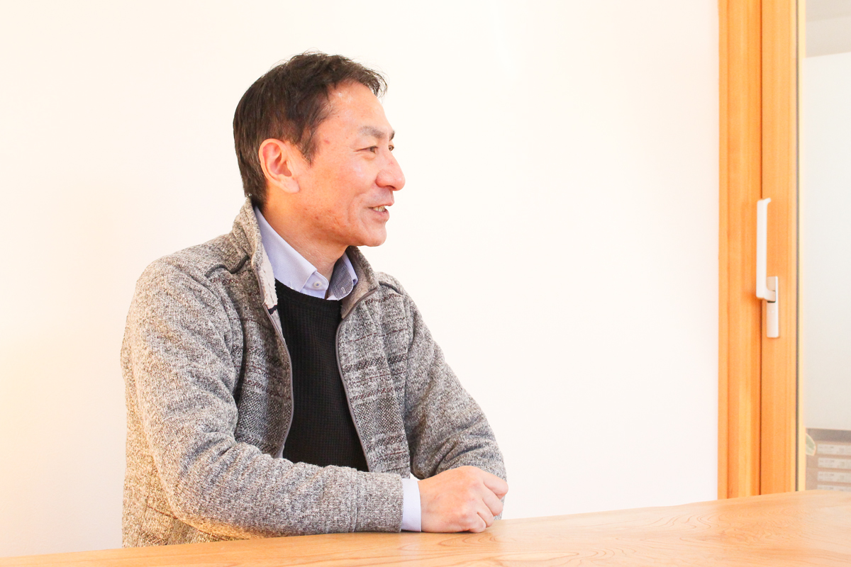 ホームページ制作の経緯をお話しされる五味 大輔様