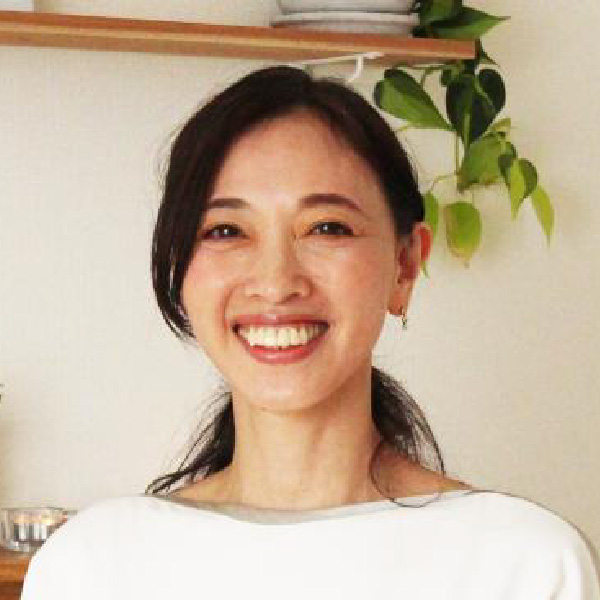 サロン「Kinari」のセラピスト・植物療法士である鈴木 久美帆様